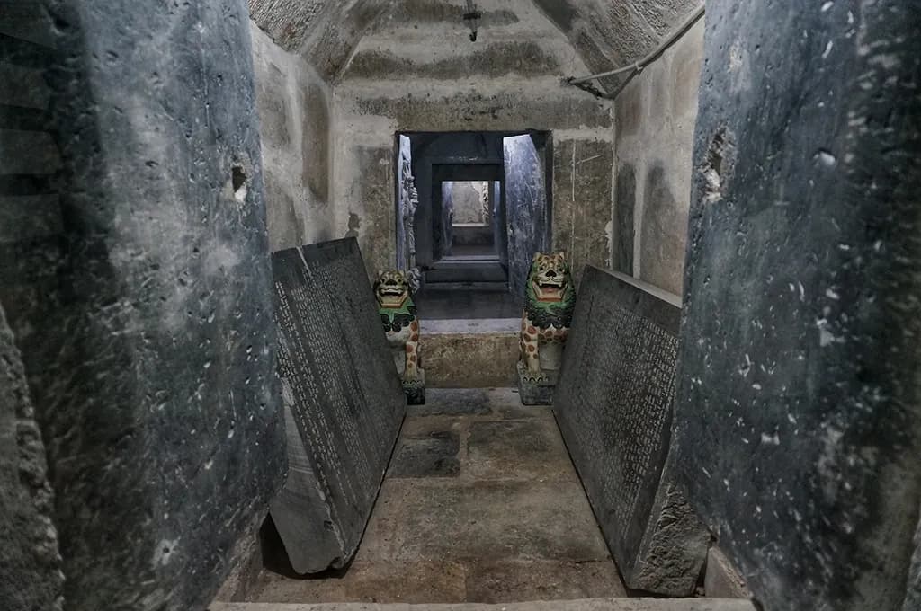 The Holy Grail (The Relics)