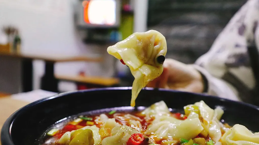 Chongqing Food Guide: Must-Try Noodles, Snacks & Late-Night BBQ