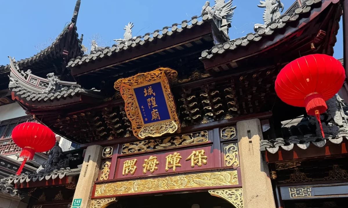 Yuyuan Garden, City God Temple, and Old Ximen: A Glimpse into Old Shanghai Life