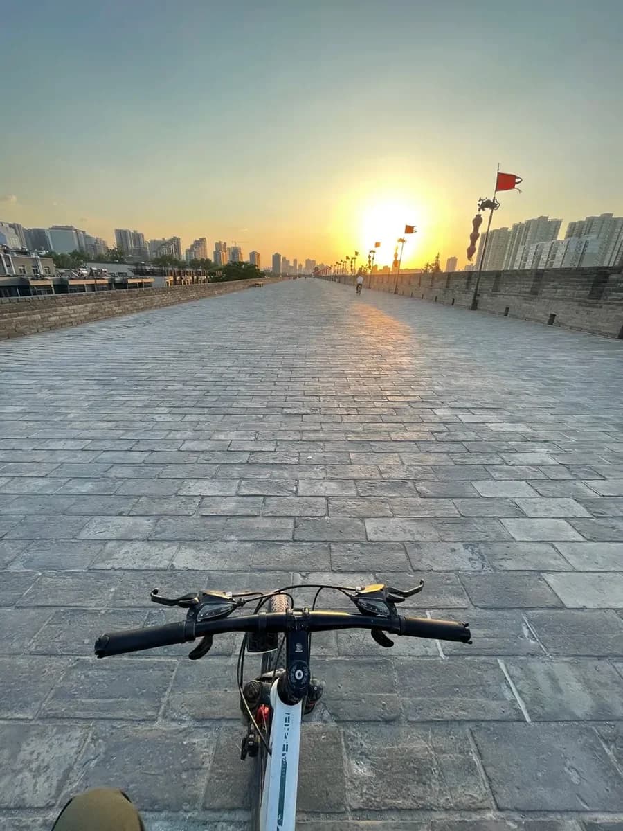 Xi’an Ancient City Wall Guide: Cycling, Gates & Tickets