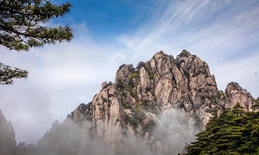 Huangshan Travel Guide: Scenic Spots, Tickets, Transport & Itineraries