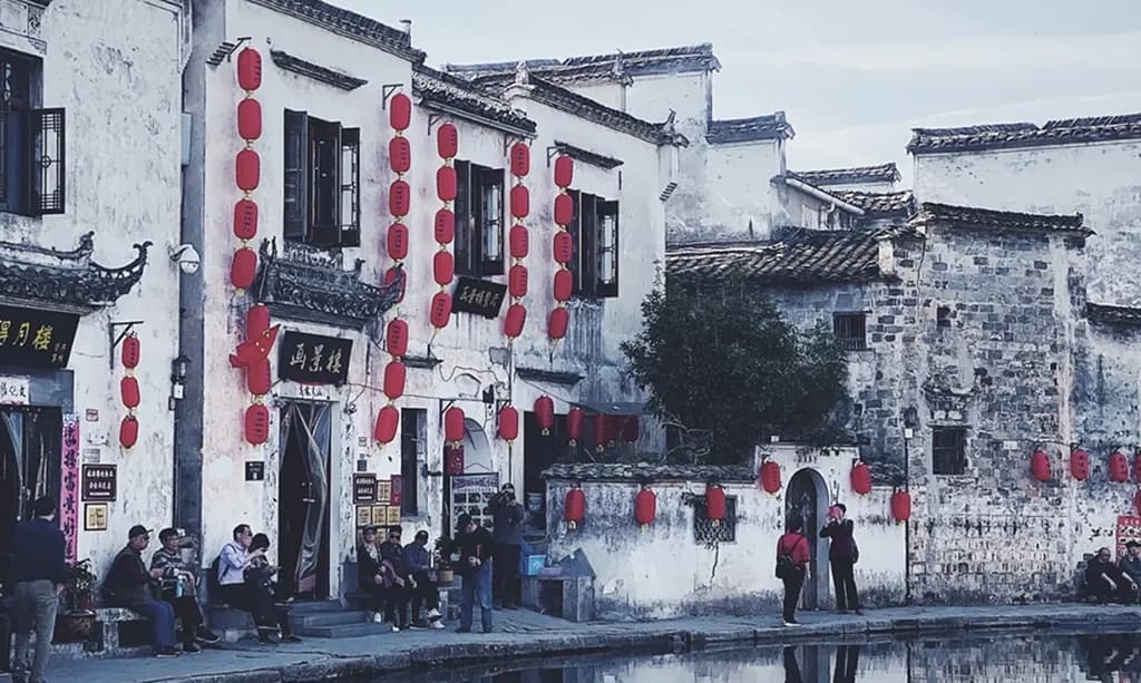 Explore Huangshan & Huizhou: Ancient Villages, Scenic Towns & Daoist Mountains