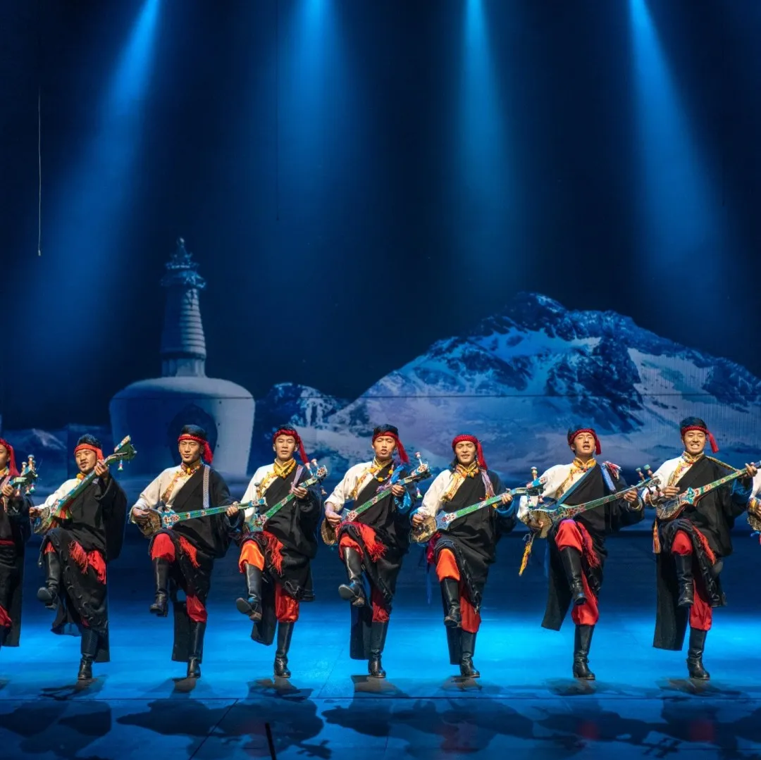 evening performances in Jiuzhaigou