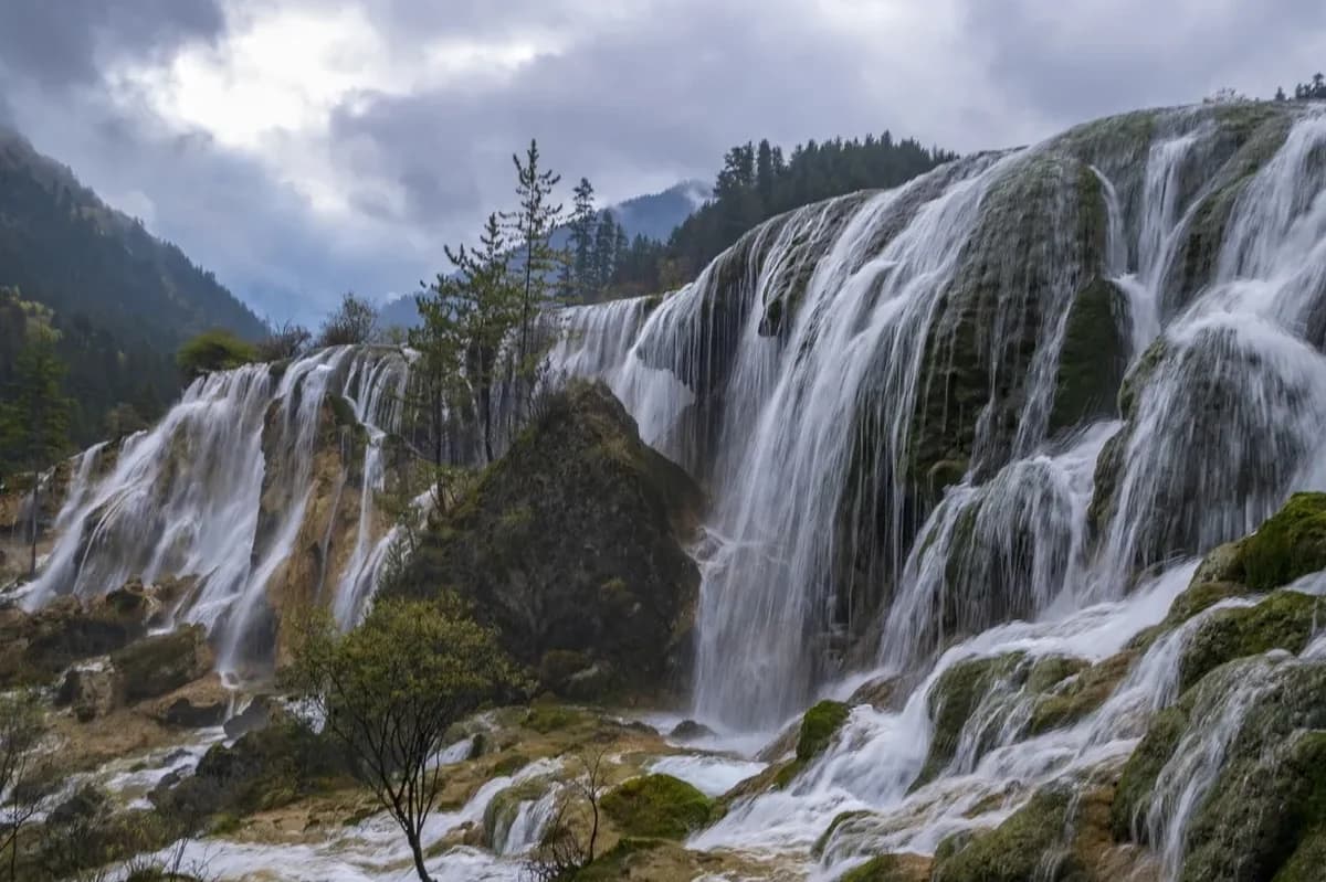 Jiuzhaigou Pearl Shoals Waterfall (Zhenzhu Tan Pubu)