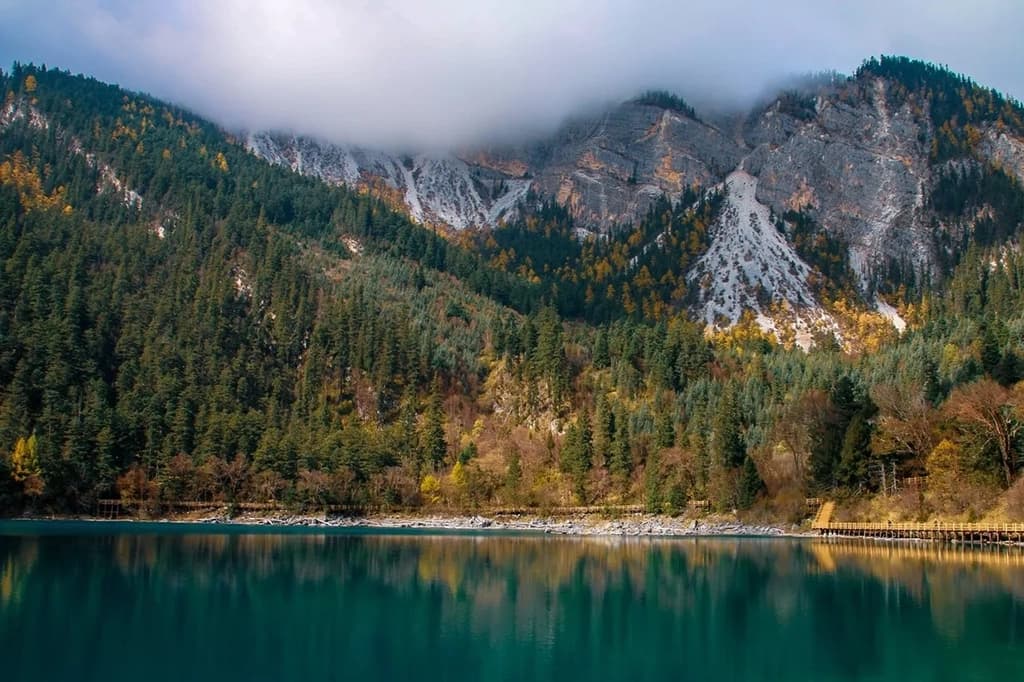 Jiuzhaigou Long Lake (Chang Hai)