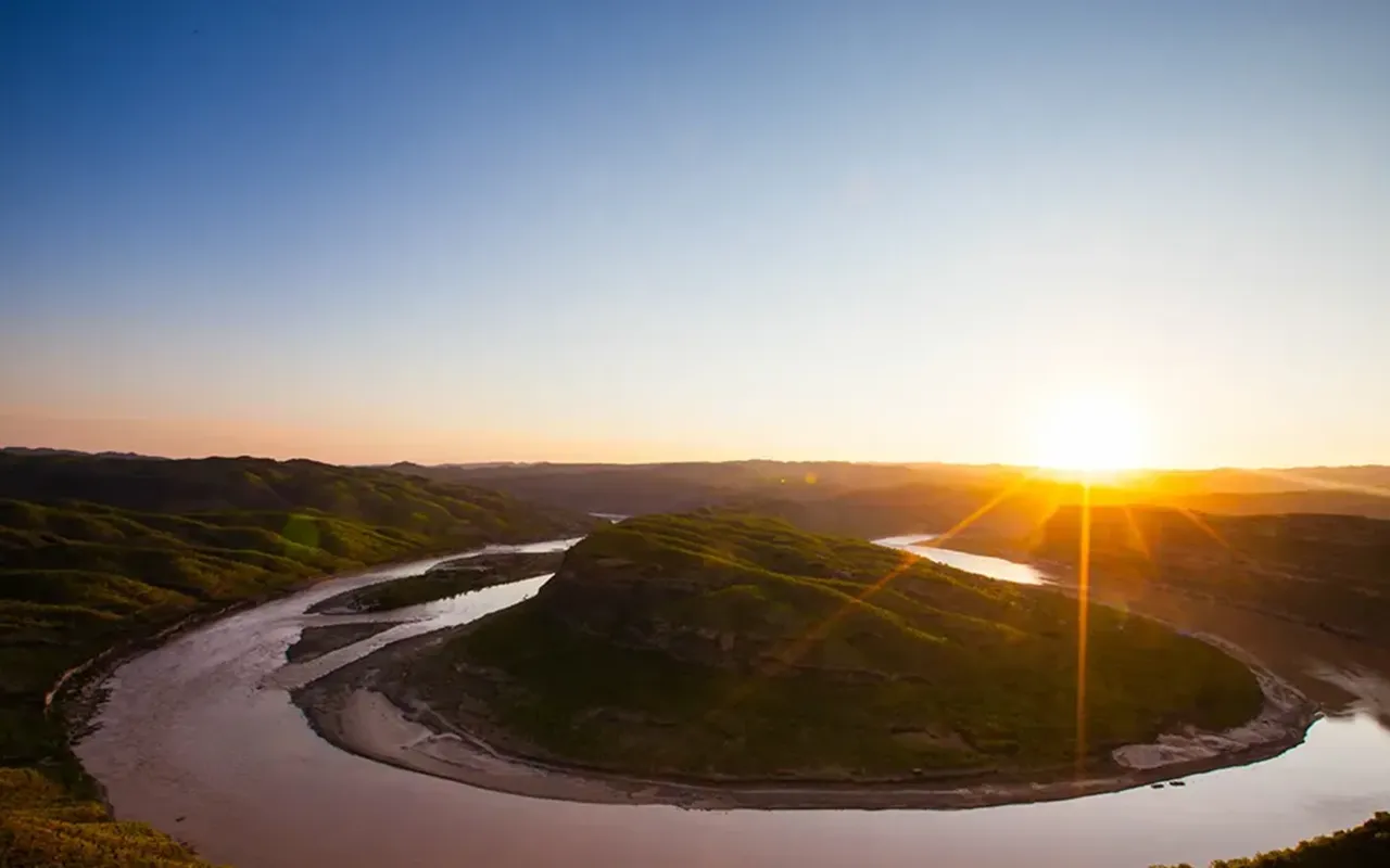 A vast S-shaped river bend at Qiankun Bay, best viewed by drone to appreciate its full scale and dramatic curves.