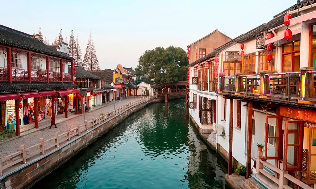 Shanghai Ancient Towns: Xinchang & Zhaojialou Day Trip Guide
