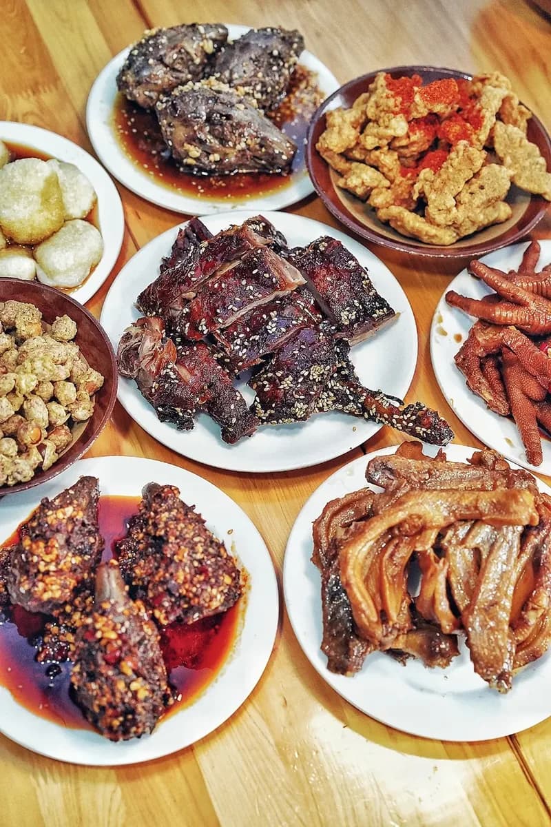 Taste the “Most Chengdu” Foods: Hotpot, Skewers, Sichuan Dishes & Street Snacks