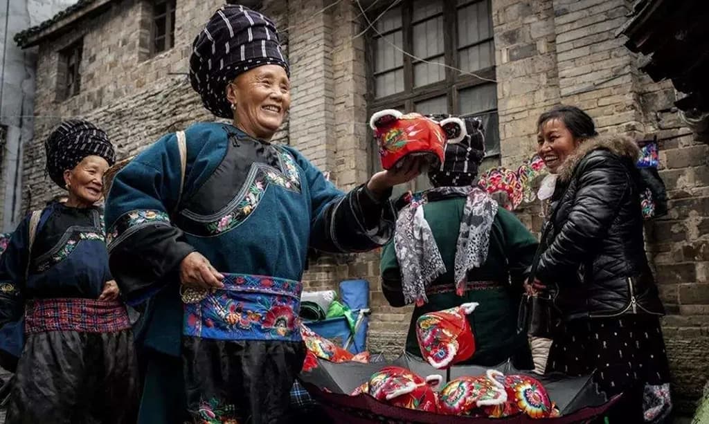Unique Travel Experiences in Western Hunan (Xiangxi)