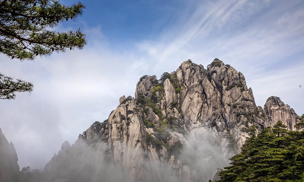 Huangshan Travel Guide: Scenic Spots, Tickets, Transport & Itineraries