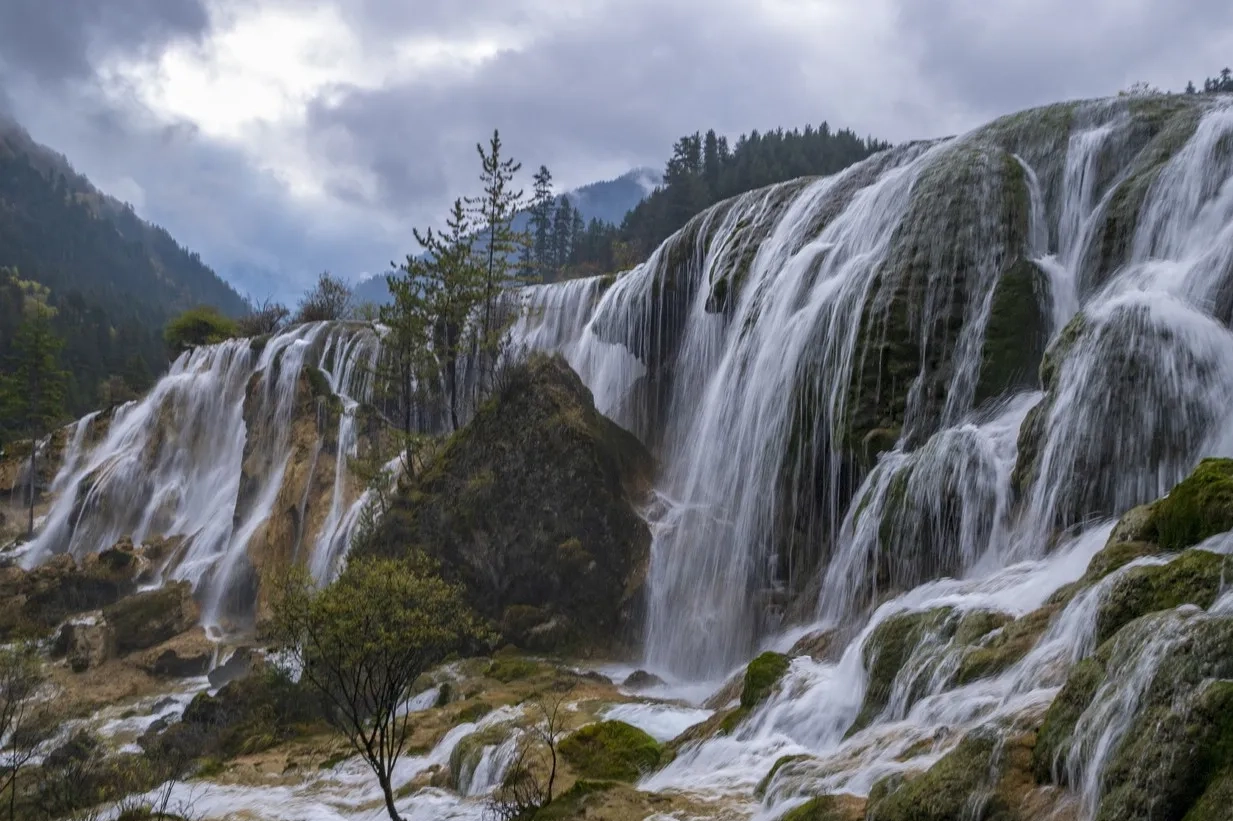 Jiuzhaigou Pearl Shoals Waterfall (Zhenzhu Tan Pubu)