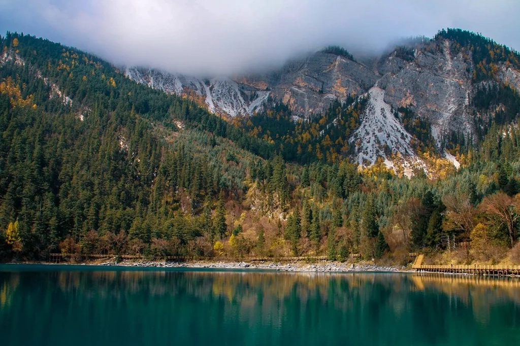 Jiuzhaigou Long Lake (Chang Hai)