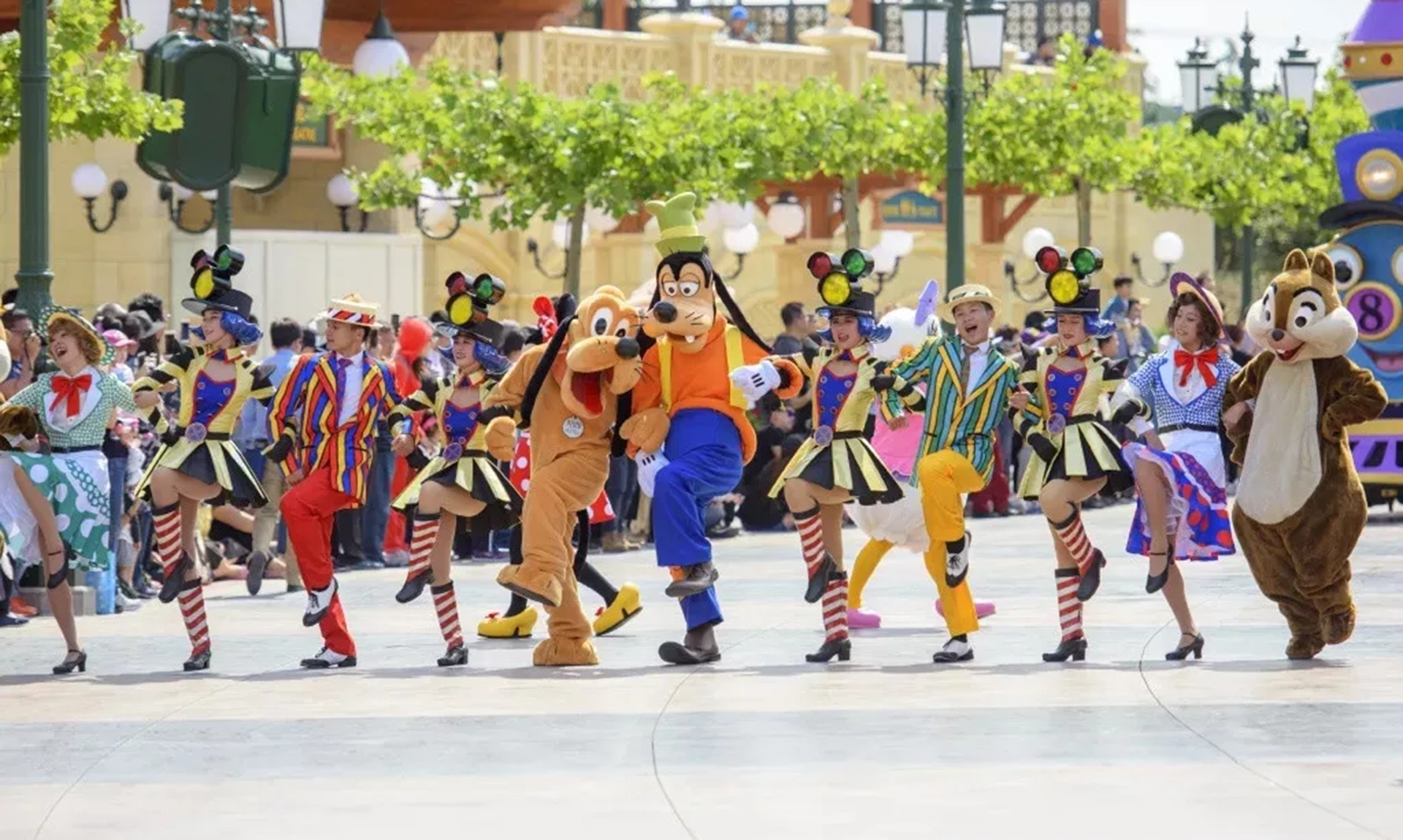 Shanghai Disneyland Guide: Opening Hours, Zones, Transport & Tips