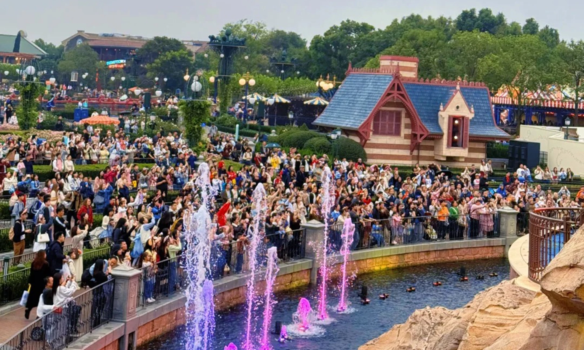 5 Ways to Skip Lines at Shanghai Disneyland in 2025